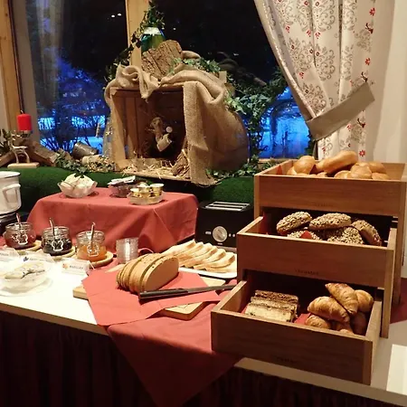 Alpenrose Casa de hóspedes 3*